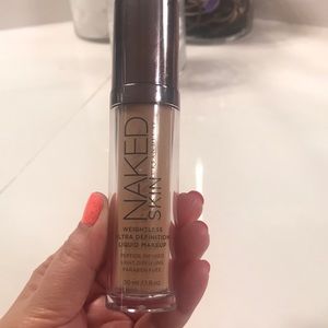 Urban Decay Naked Skin weightless foundation 2.5